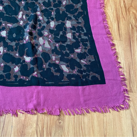 Coach New York Large Animal Print Wool Scarf Wrap Purple Fringe Size 52” X 52” - Picture 9 of 15